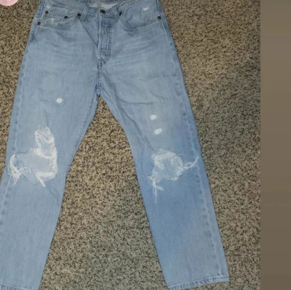 Levis size 27